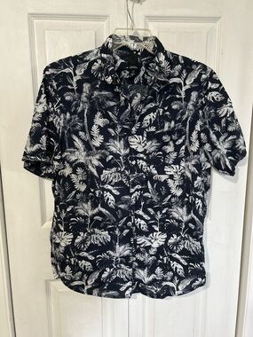 H&M Navy and White Tropical Print Short Sleeve Shirt size M